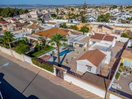 Chalet en venta en Torrevieja, El Chaparral photo 0