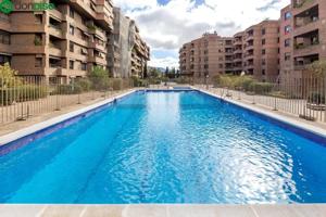 Piso en venta en Granada, Constitucion photo 0