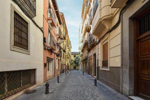 Edificio en venta en Granada, Centro photo 0