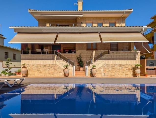 Chalet en venta en Banyoles, C- Sardana photo 0