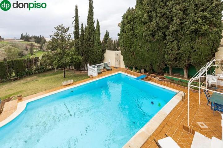 Chalet en venta en Granada, El serrallo photo 0