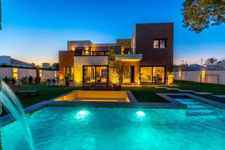 Chalet en venta en Torrevieja, Torreta florida photo 0