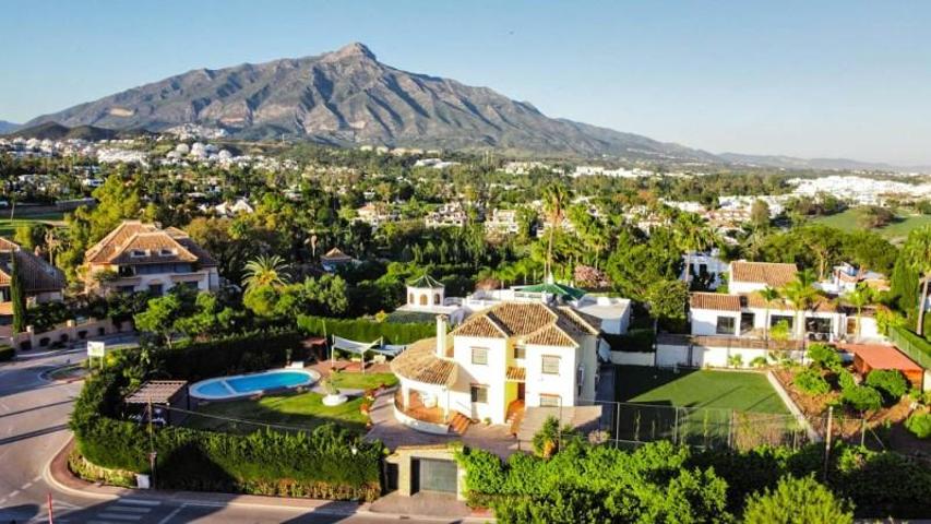 Chalet en venta en Marbella, Nueva Andalucia, Nueva Andalucia photo 0