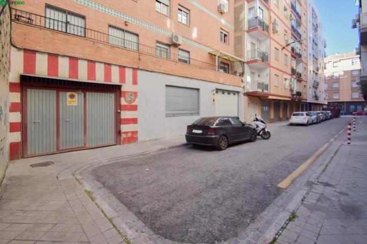 Parking en venta en Granada, Alhamar photo 0