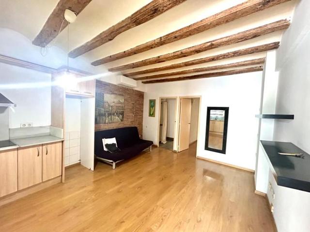 Piso en venta en Barcelona, Sant Antoni photo 0