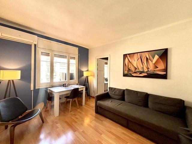 Apartamento en venta en Barcelona, Sagrada Familia photo 0