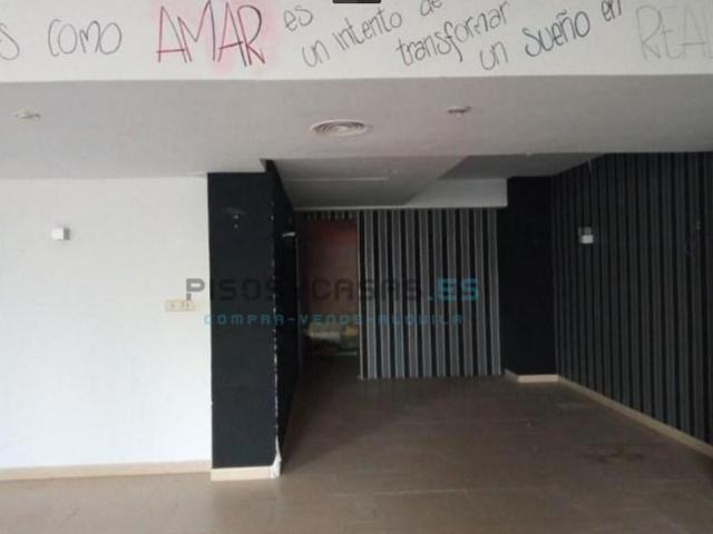 Local comercial en venta en Gandia photo 0