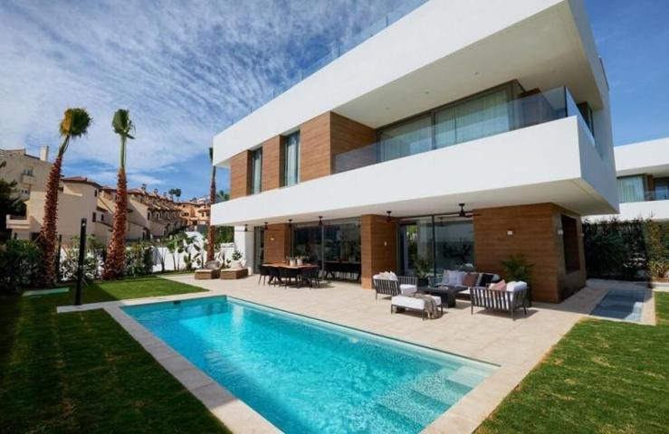 Chalet en venta en Estepona, Estepona East - El Campanario photo 0