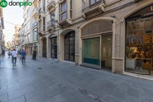 Local comercial en venta en Granada, Centro photo 0