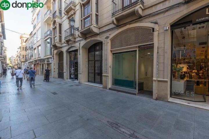 Local comercial en venta en Granada, Centro photo 0