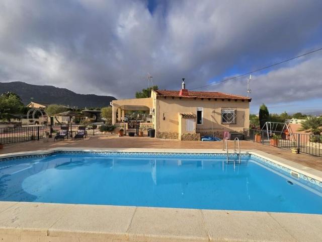 Chalet en venta en Sax photo 0