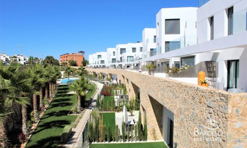 Apartamento en venta en Orihuela Costa, Villamartin photo 0