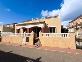 Adosada en venta en Orihuela Costa, Playa Flamenca photo 0