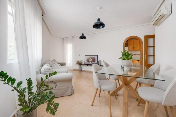 Apartamento en venta en Jacarilla, Comunidad valenciana photo 0