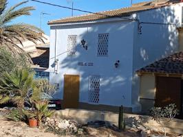 Casa con terreno en venta en Yecla photo 0