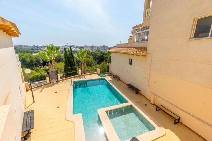 Apartamento en venta en Orihuela Costa, Altos de Campoamor photo 0