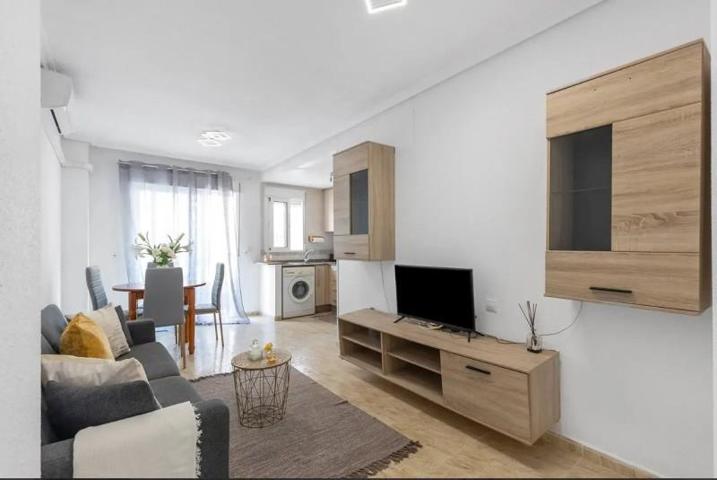 Apartamento en venta en Torrevieja photo 0