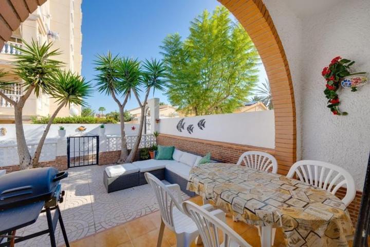 Adosada en venta en Torrevieja photo 0