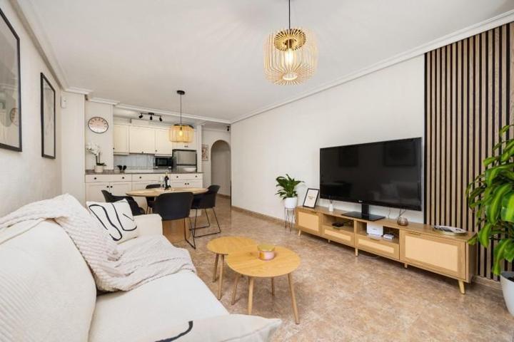 Apartamento en venta en Torrevieja photo 0