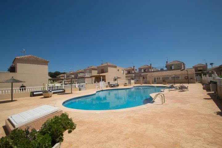 Adosada en venta en Torrevieja photo 0