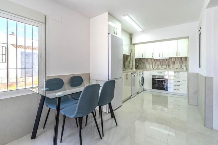 Adosada en venta en Torrevieja, Torretas photo 0
