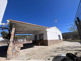 Chalet en venta en Castillo de Locubín, Castillo de Locubín photo 0