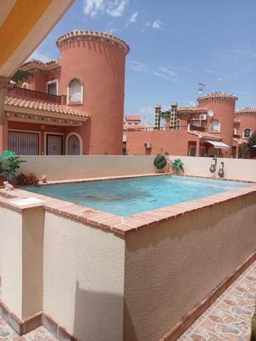 Chalet en venta en Orihuela Costa, Playa Flamenca photo 0