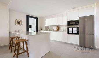 Apartamento en venta en Marbella, Alto de los Monteros photo 0