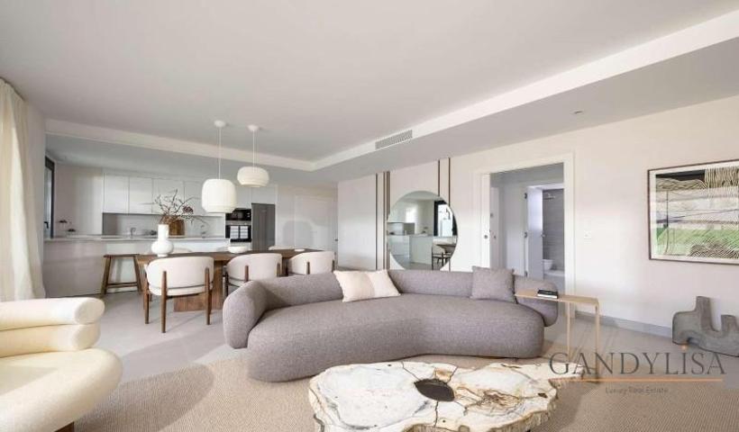 Apartamento en venta en Marbella, Alto de los Monteros photo 0