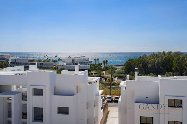 Apartamento en venta en Estepona photo 0