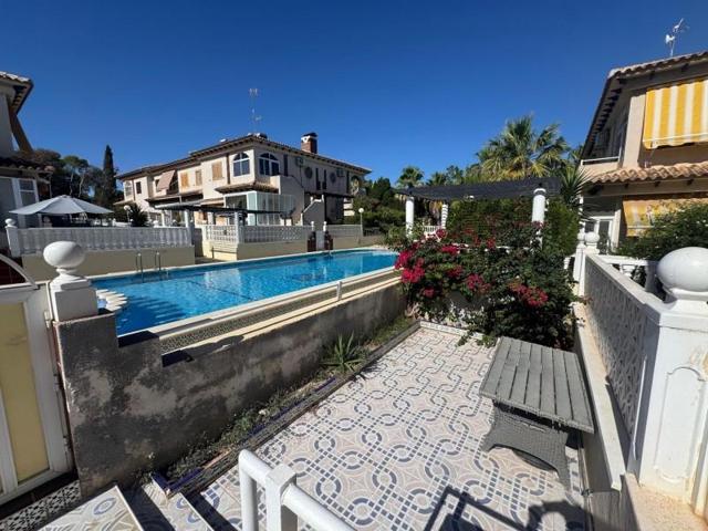 Bungalow en venta en Torrevieja photo 0