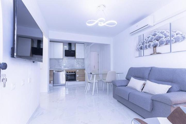 Apartamento en venta en Torrevieja, Centro photo 0