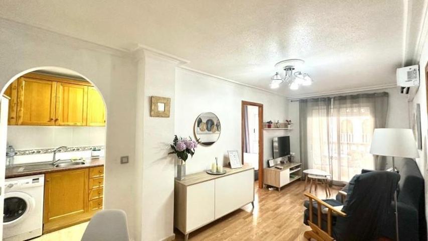 Apartamento en venta en Torrevieja photo 0