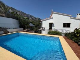 Chalet en venta en Denia photo 0