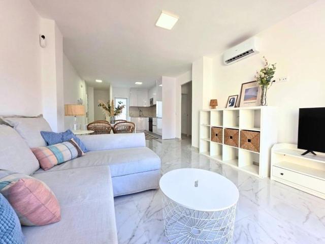 Apartamento en venta en Torrevieja photo 0