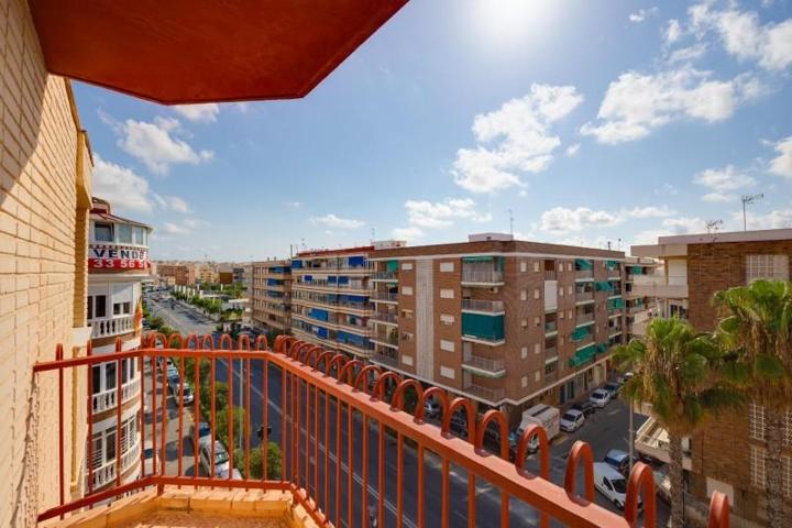 Piso en venta en Torrevieja photo 0