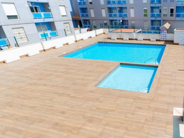 Apartamento en venta en Torrevieja photo 0