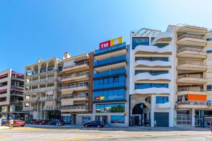 Piso en venta en Torrevieja, Baix Segura photo 0