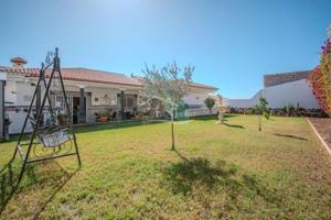 Chalet en venta en Valle de San Lorenzo photo 0