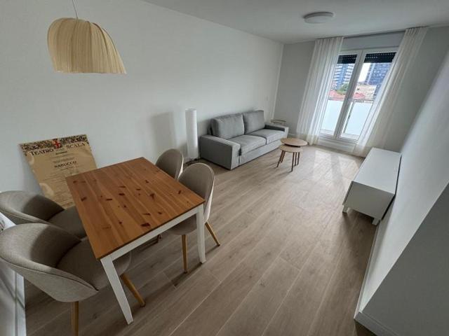 Apartamento en alquiler en Valladolid, Delicias photo 0