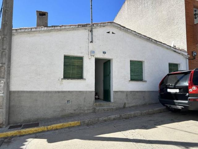 Adosada en venta en Navas del Rey, Centro photo 0