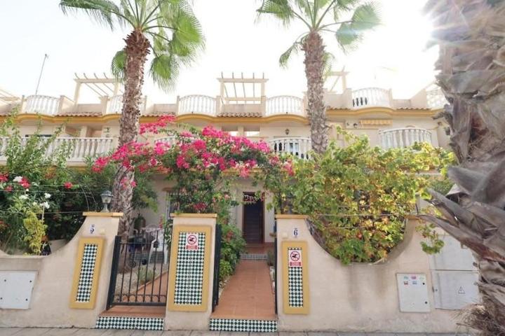 Chalet en venta en Orihuela Costa, Cabo Roig photo 0