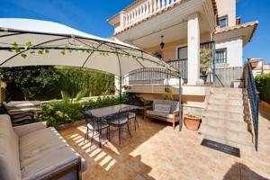 Chalet en venta en Orihuela, Orihuela Costa photo 0