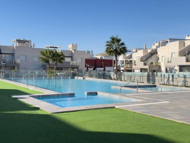 Bungalow en venta en Torrevieja, Aguas Nuevas photo 0