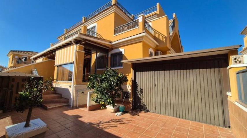 Adosada en venta en Torrevieja photo 0