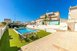 Chalet en venta en Orihuela, Baix Segura photo 0