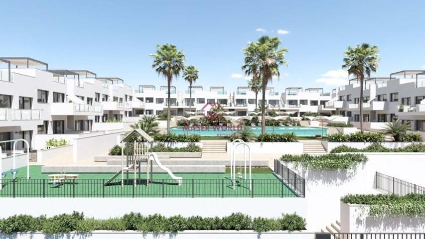 Bungalow en venta en Torrevieja, Los balcones photo 0