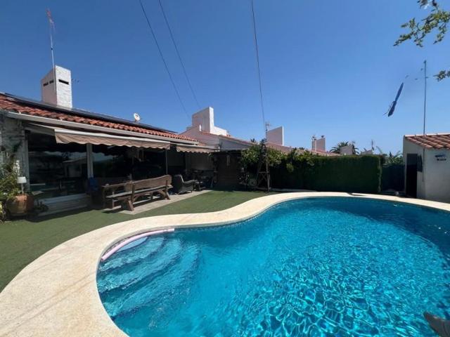 Adosada en venta en La Nucia, Panorama photo 0
