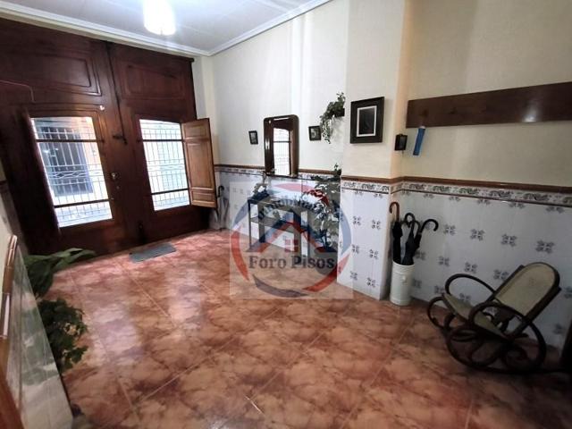 Casa en venta en Chiva photo 0