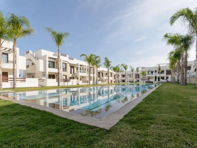 Bungalow en venta en Torrevieja photo 0